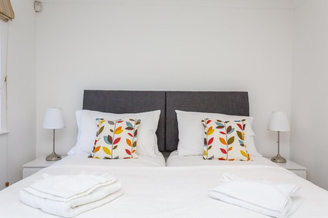 Modern Mews House With Free Parking Space, And Patio By Huluki Sussex Hébergement de vacances