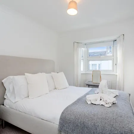 Modern Mews House With Free Parking Space, And Patio By Huluki Sussex Stays Brighton Exterior photo