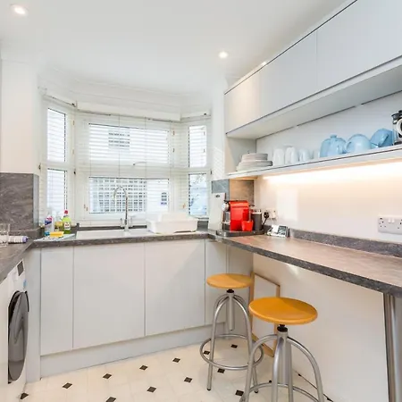 Modern Mews House With Free Parking Space, And Patio By Huluki Sussex Stays Brighton Exterior photo