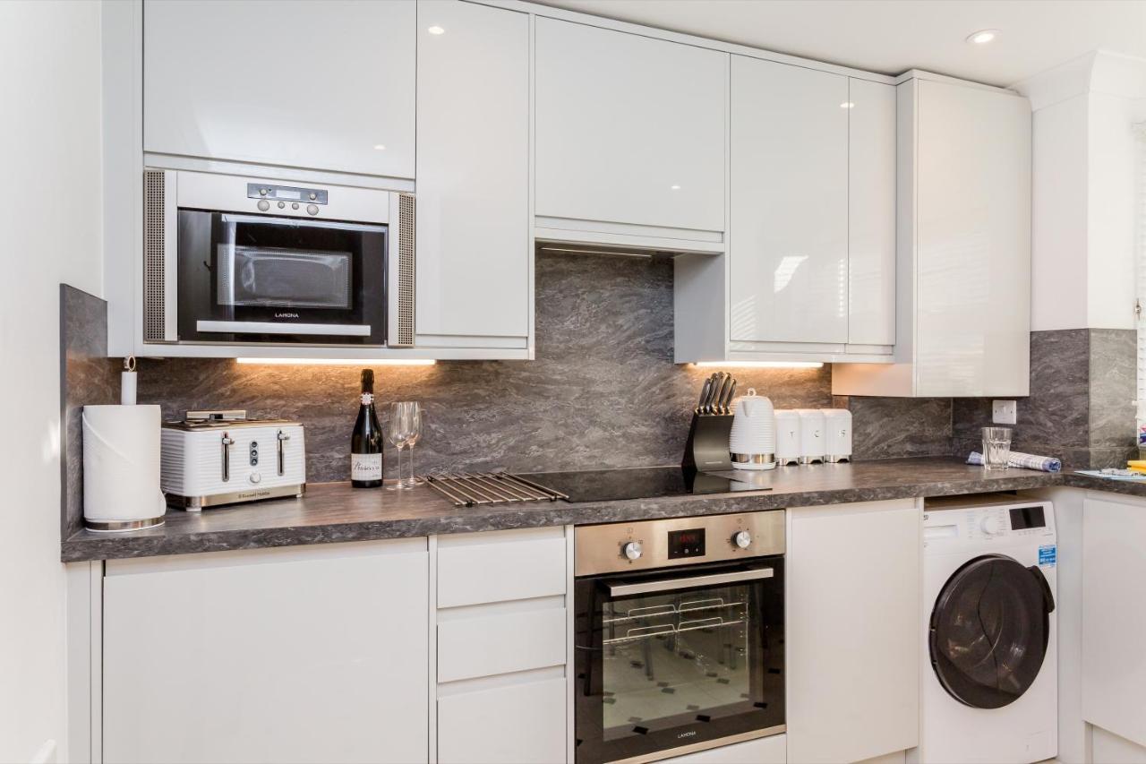 Holiday home Modern Mews House With Free Parking Space, And Patio By Huluki Sussex