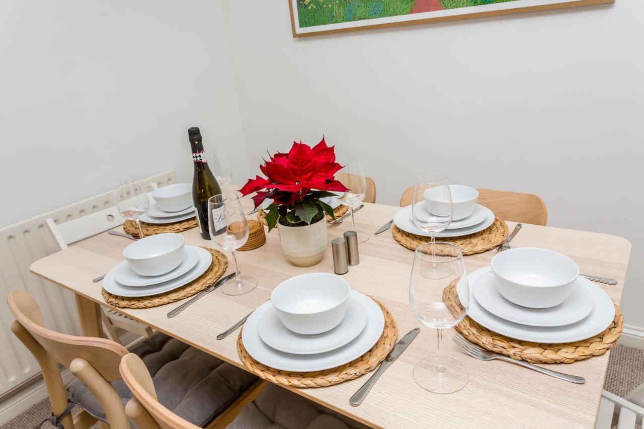 Modern Mews House With Free Parking Space, And Patio By Huluki Sussex