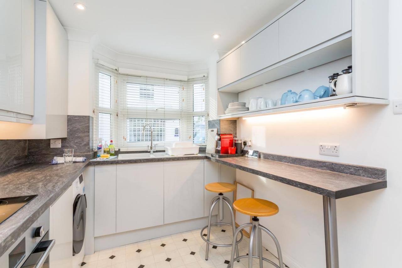 Holiday home Modern Mews House With Free Parking Space, And Patio By Huluki Sussex *