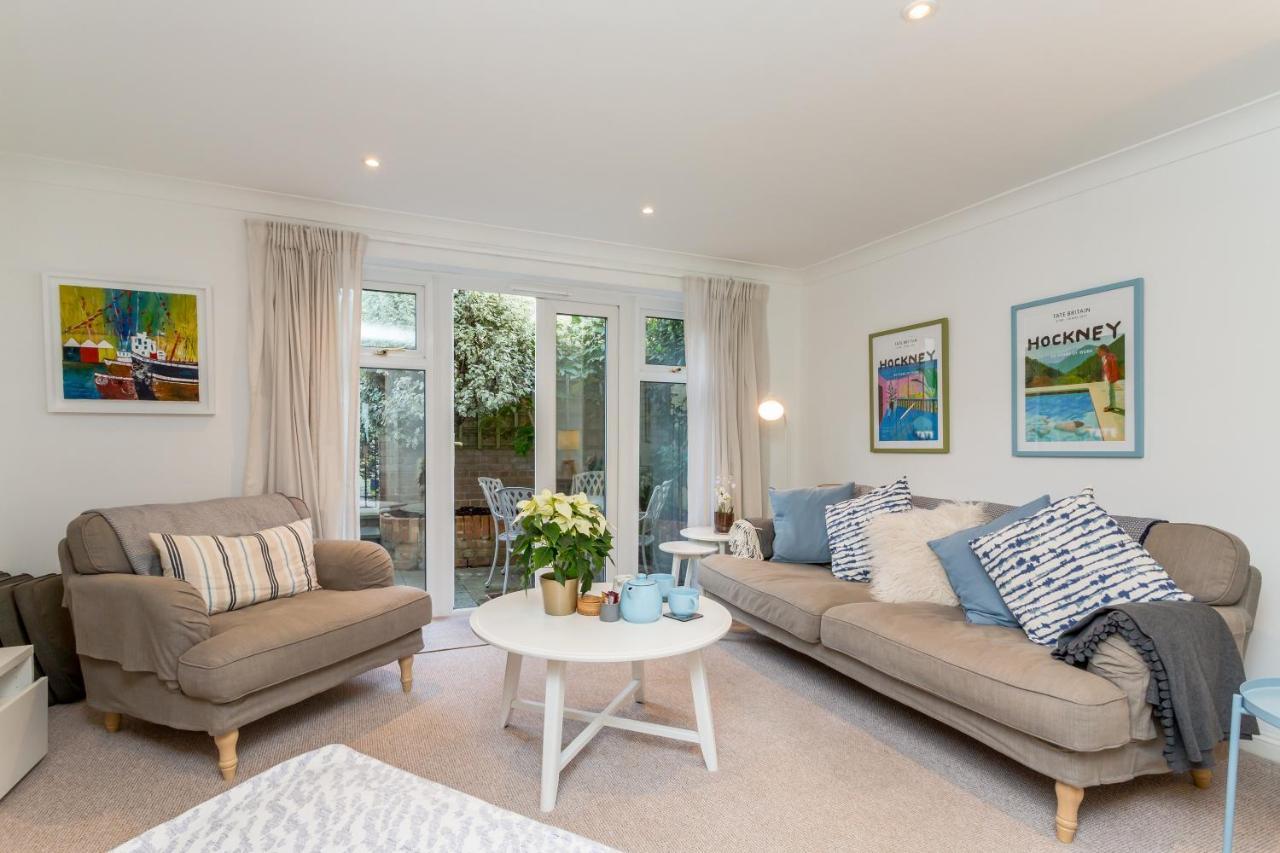 Modern Mews House With Free Parking Space, And Patio By Huluki Sussex Holiday home Brighton